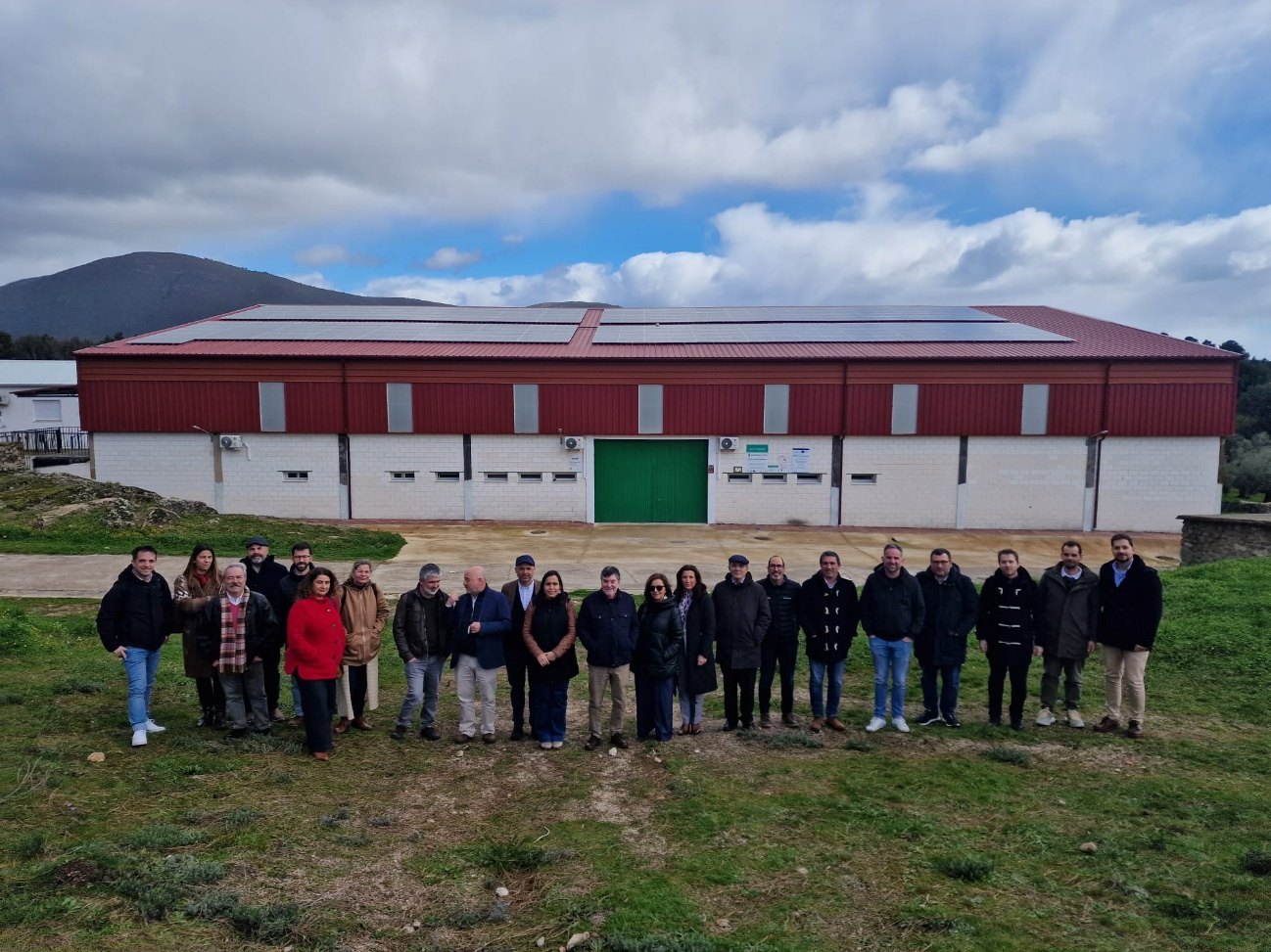 Piloto 5 · Acebo Vecinos de Acebo junto a la instalación fotovoltaica del municipio